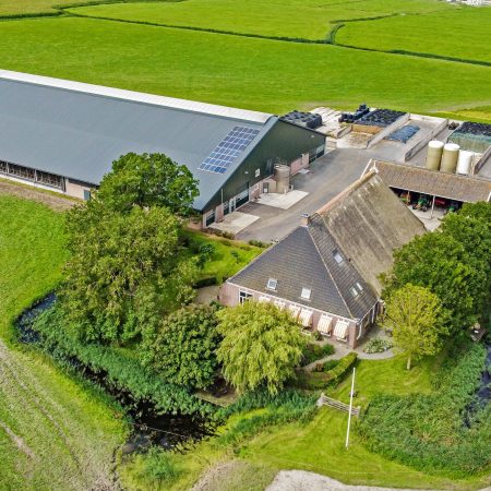 Hitzum, prachtig mooi modern melkveebedrijf op ruim 111 hectare (verkocht).