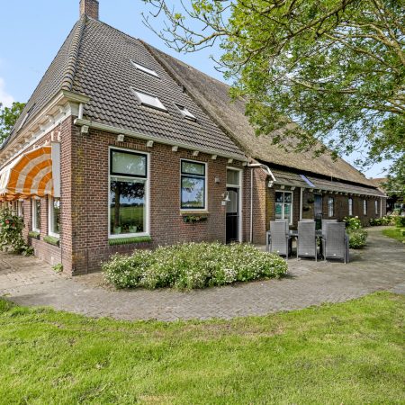Hitzum, prachtig mooi modern melkveebedrijf op ruim 111 hectare (verkocht).