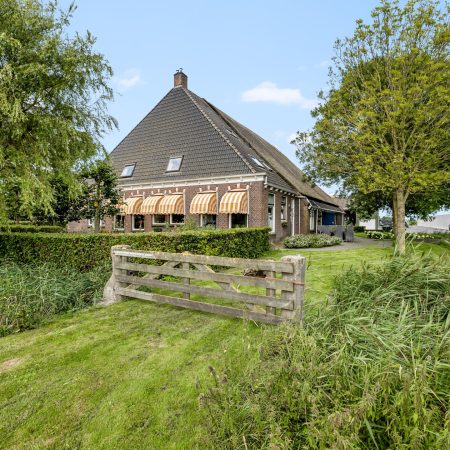 Hitzum, prachtig mooi modern melkveebedrijf op ruim 111 hectare (verkocht).
