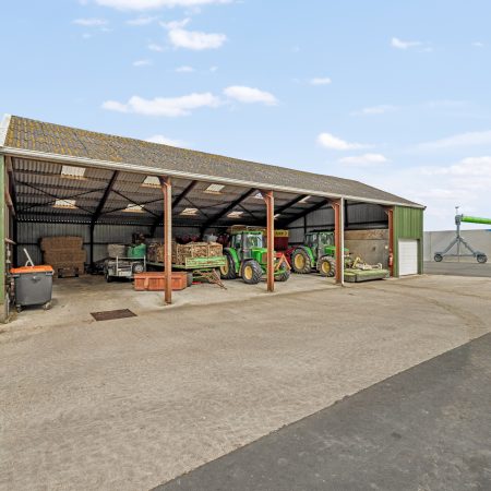 Hitzum, prachtig mooi modern melkveebedrijf op ruim 111 hectare (verkocht).