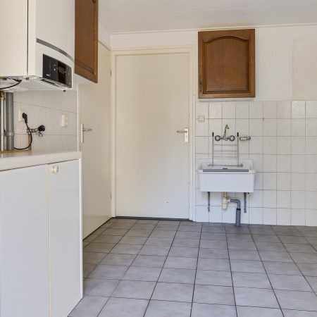 Zandhuizen, woonboerderij op mooie ruime kavel. Verkocht!