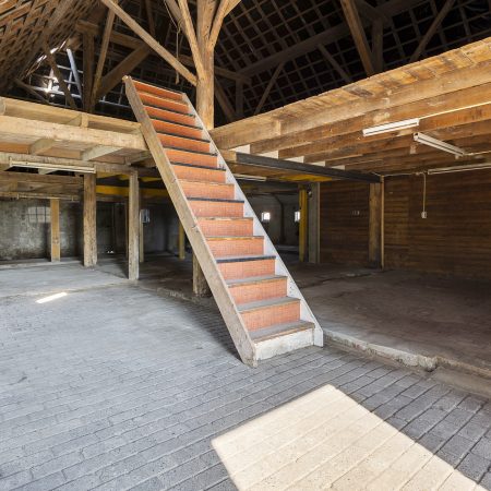 Zandhuizen, woonboerderij op mooie ruime kavel. Verkocht!