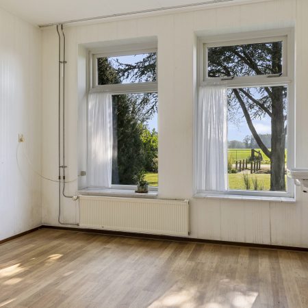 Zandhuizen, woonboerderij op mooie ruime kavel. Verkocht!