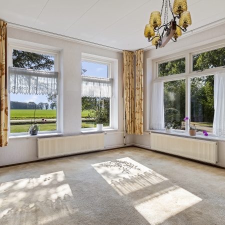 Zandhuizen, woonboerderij op mooie ruime kavel. Verkocht!