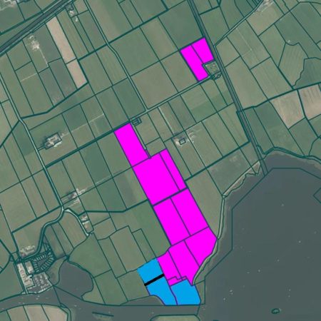 Molkwerum, vrij gelegen melkveebedrijf op 46 hectare kleigrond (verkocht onder voorbehoud).